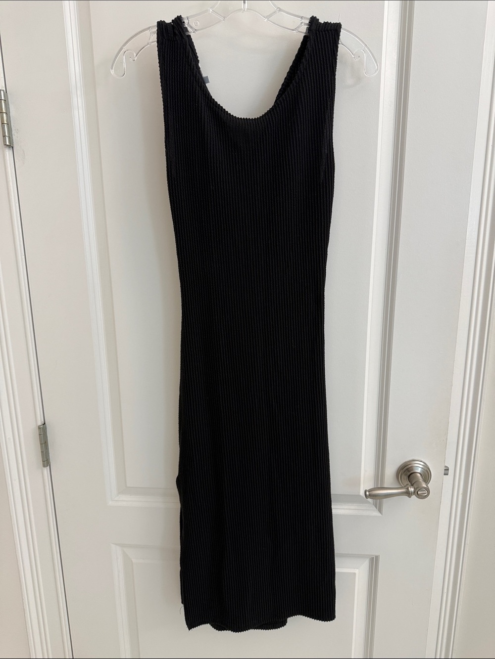Classic Ribbed Black Midi Dress — Sleek Sleeveless Design